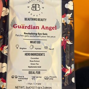 Revitalizing eye gel patches